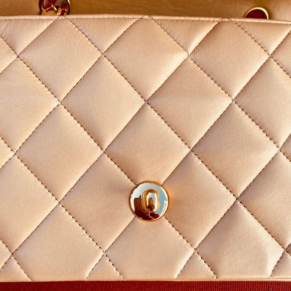 ❌SOLD❌ Chanel Diana Small size - Picture 3 of 8